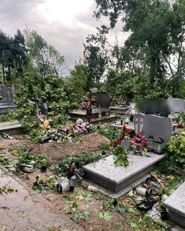 Potężna wichura w Wielkopolsce! Zerwane dachy, powalone drzewa i ogromne zniszczenia