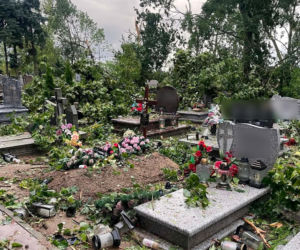 Potężna wichura w Wielkopolsce! Zerwane dachy, powalone drzewa i ogromne zniszczenia