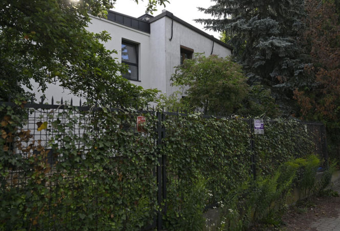 Smutny widok domu Kaczyńskiego. Willa na Żoliborzu się sypie