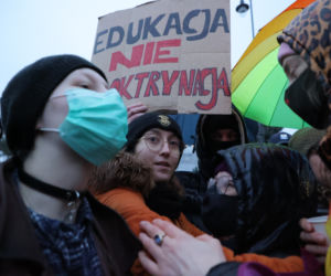 Protest przeciwko Lex Czarnek przez Sejmem