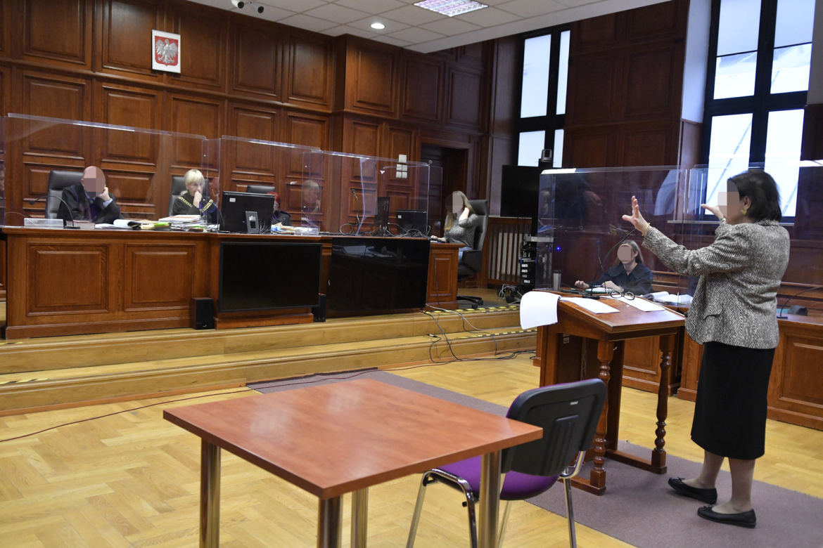 Młodziutka prawniczka Karolina B. z Warszawy oskarżona o zamordowanie ukochanego. Wiemy jak zginął Igor. "Ten nóż wszedł jak w masło"
