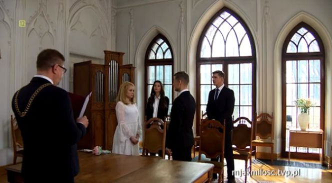 M jak miłość. Paweł Zduński (Rafał Mroczek), Katia (Joanna Jarmołowicz), Kalina (Karolina Sawka), Marcin (Mikołaj Roznerski)