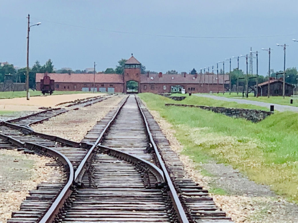 Pracował przymusowo w obozie Auschwitz-Birkenau. Kryminalni z Torunia odzyskali jego identyfikator