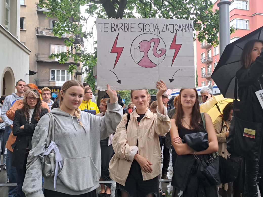 "Nigdy nie będziesz szła sama. Solidarnie z Joanna". Protest w Krakowie