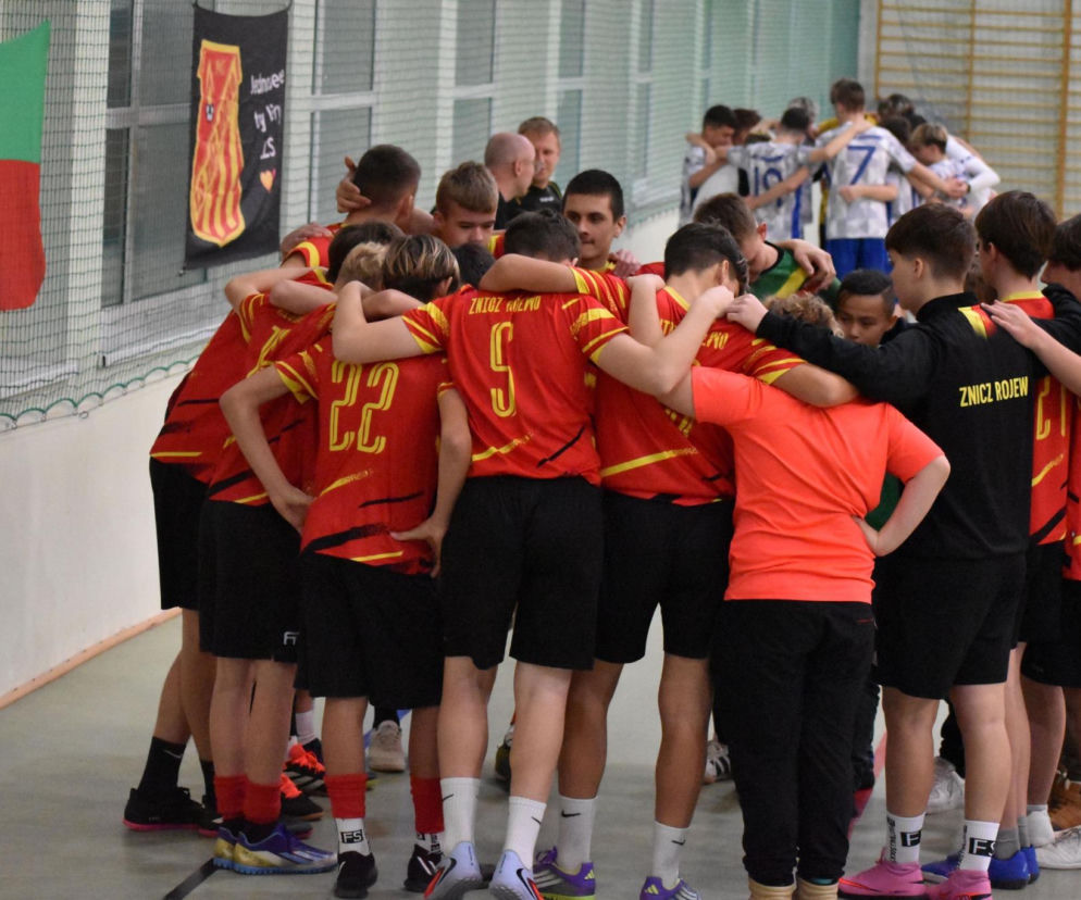 Trenerzy i koledzy z boiska nie zostawią Agaty, Dominika, Piotrka, Patryka, Jacka, Bogusia i Marcjanny samych. Grają mecze dla rodzeństwa z gminy Rojewo 