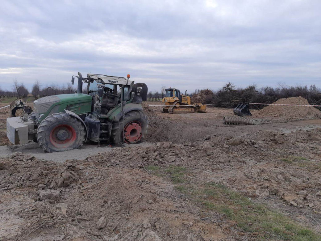 Świętokrzyskie: Traktor najechał na niewybuch, ranny mężczyzna trafił do szpitala