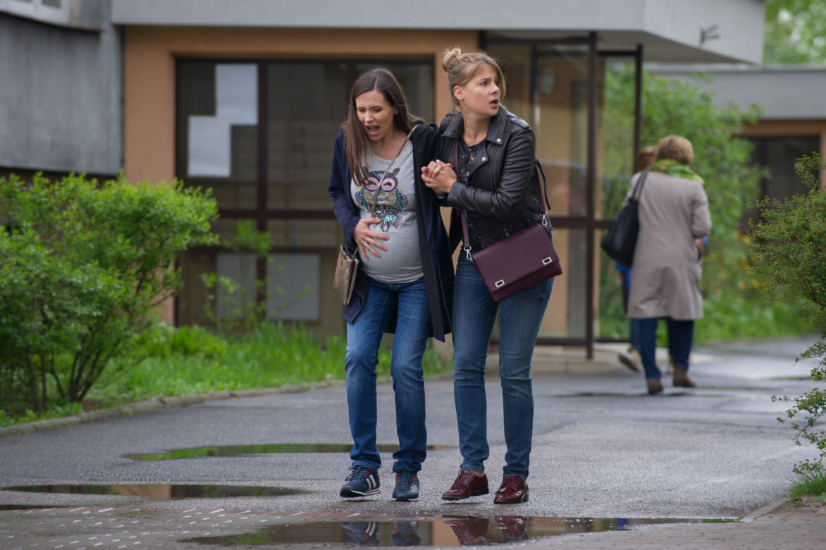 Na Wspólnej, odcinek 2521, Gosia (Anna Kerth) Ola (Marta Wierzbicka)