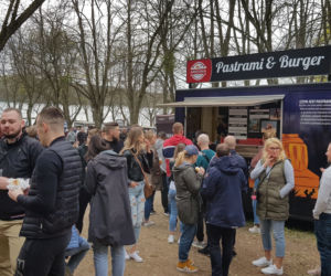 Festiwal Smaków Food Trucków w Olsztynie. Tłumy mieszkańców nad Ukielem [ZDJĘCIA]