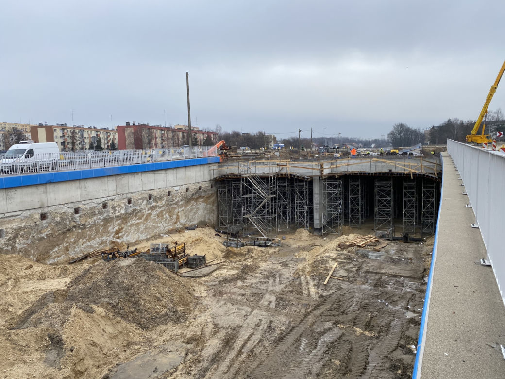 Tunelem wzdłuż Opolskiej pojedziemy jeszcze wiosną? Postęp prac przy budowie [ZDJĘCIA]