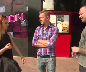 Miłość w rytmie disco odc. 1. Paweł (Jacek Mędrala), Nikola (Joanna Kurowska), Daro (Andrzej Nowak)