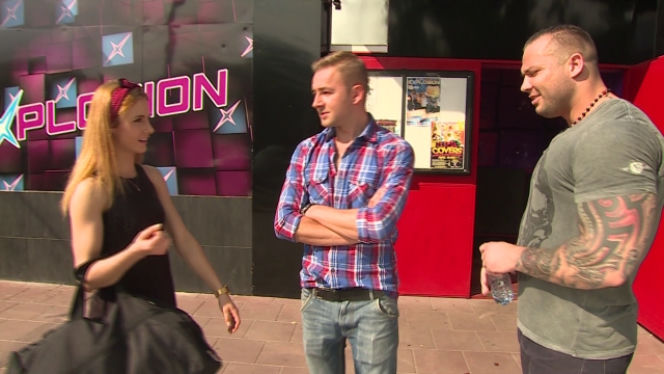 Miłość w rytmie disco odc. 1. Paweł (Jacek Mędrala), Nikola (Joanna Kurowska), Daro (Andrzej Nowak)