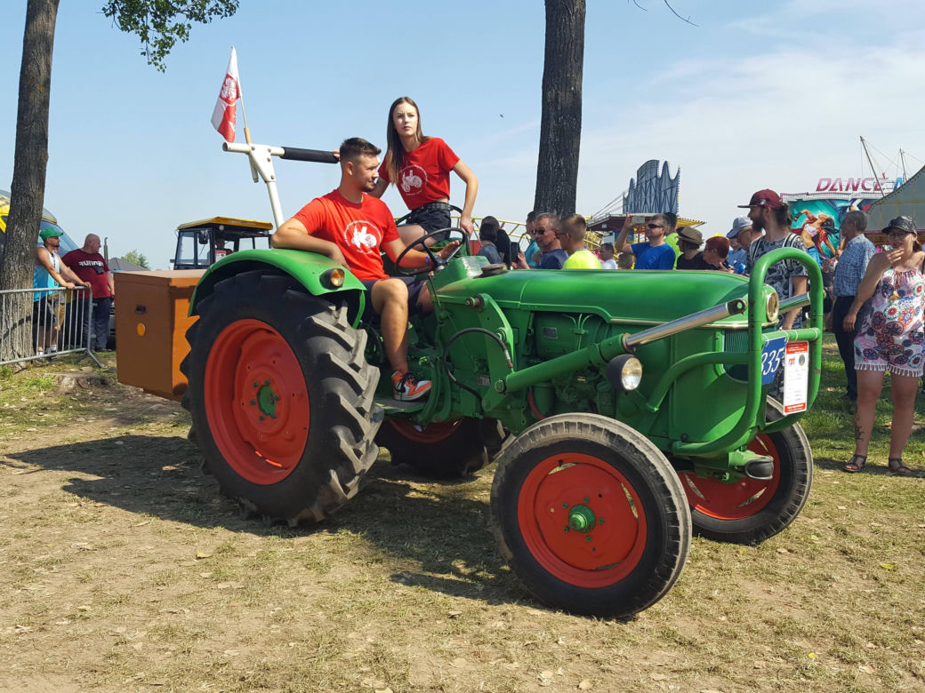 Festiwal starych ciągników w Wilkowicach. Setki maszyn, tysiące widzów i upał