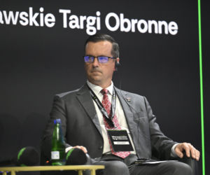 Warszawskie Targi Obronne. Scena Biała. Śmigłowiec przyszłości. Od pola walki po akcje ratownicze. Jak projektować i wybierać śmigłowce do najbardziej wymagających operacji?