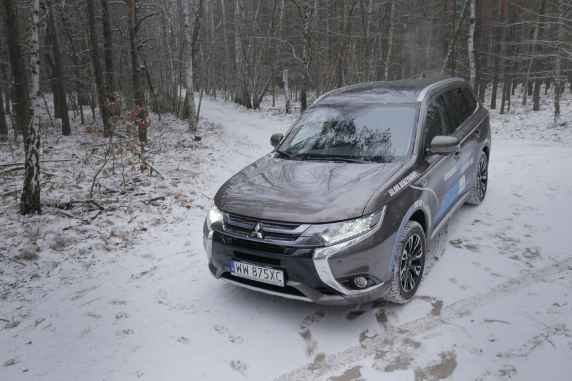 Mitsubishi Outlander PHEV lifting 2016