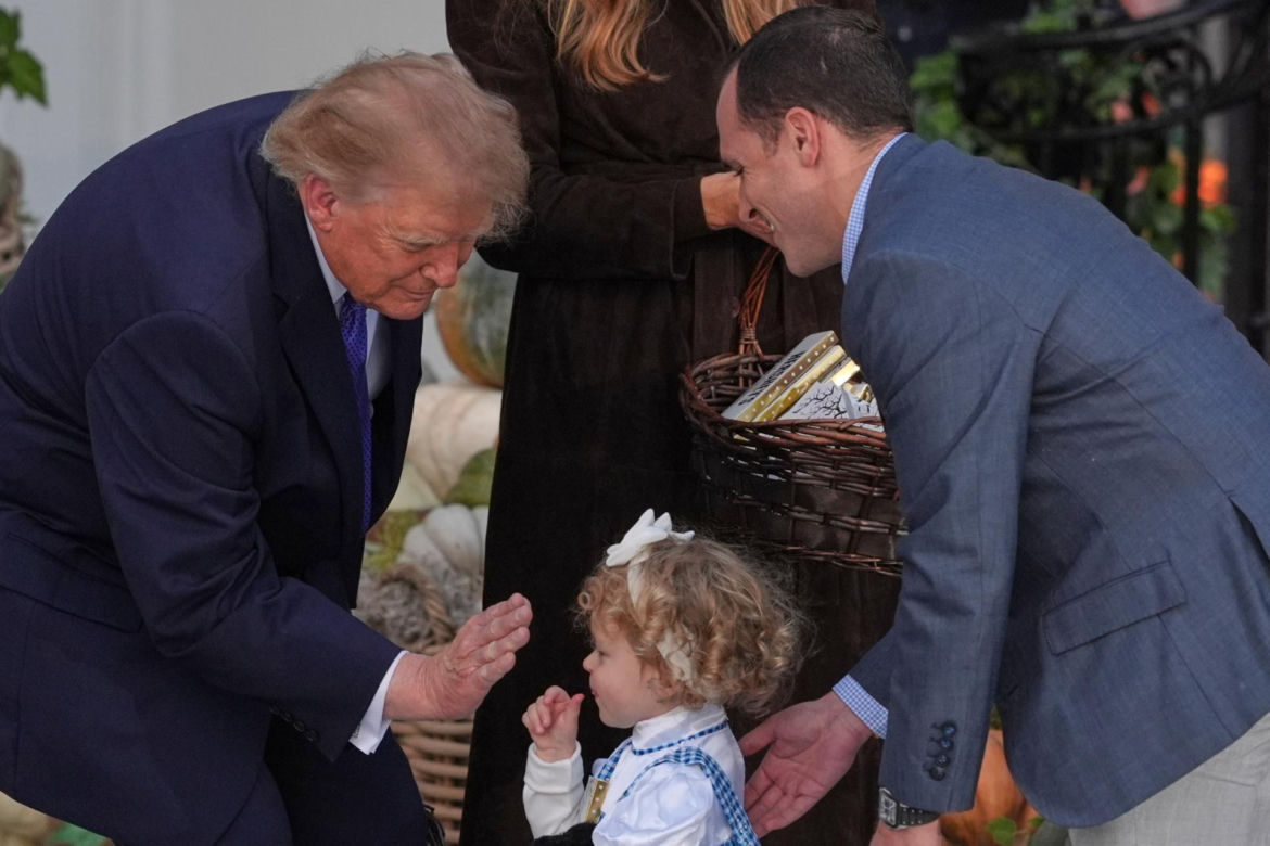 Cukierek albo psikus! Trump zaskoczył pod Białym Domem