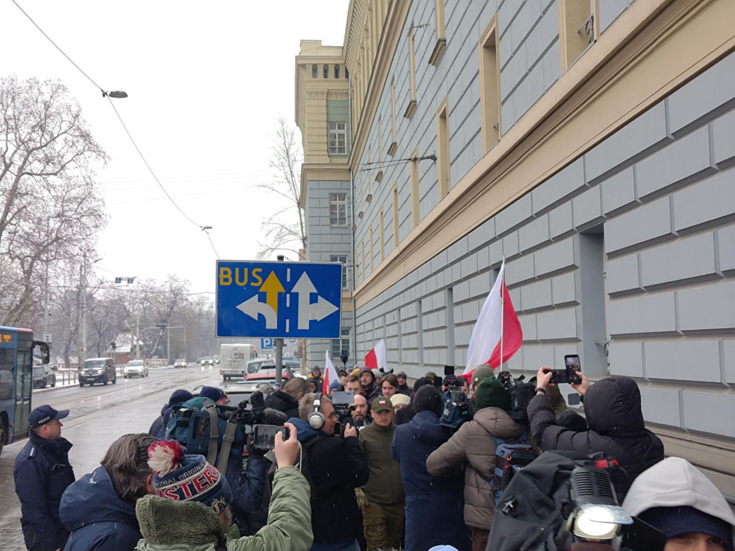 Grzegorz Braun pojawił się w prokuraturze. Nie otrzymał żadnych zarzutów