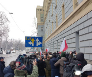 Grzegorz Braun pojawił się w prokuraturze. Nie otrzymał żadnych zarzutów