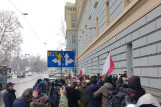 Grzegorz Braun pojawił się w prokuraturze. Nie otrzymał żadnych zarzutów