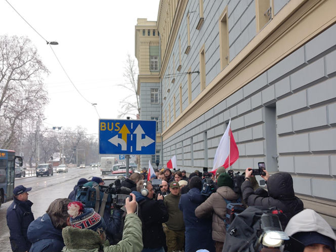 Grzegorz Braun pojawił się w prokuraturze. Nie otrzymał żadnych zarzutów