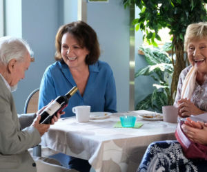 M jak miłość odc. 1902. Karol Kosowski (Stanisław Brejdygant), Judyta (Paulina Chruściel), Marysia (Małgorzata Pieńkowska), Barbara (Teresa Lipowska)