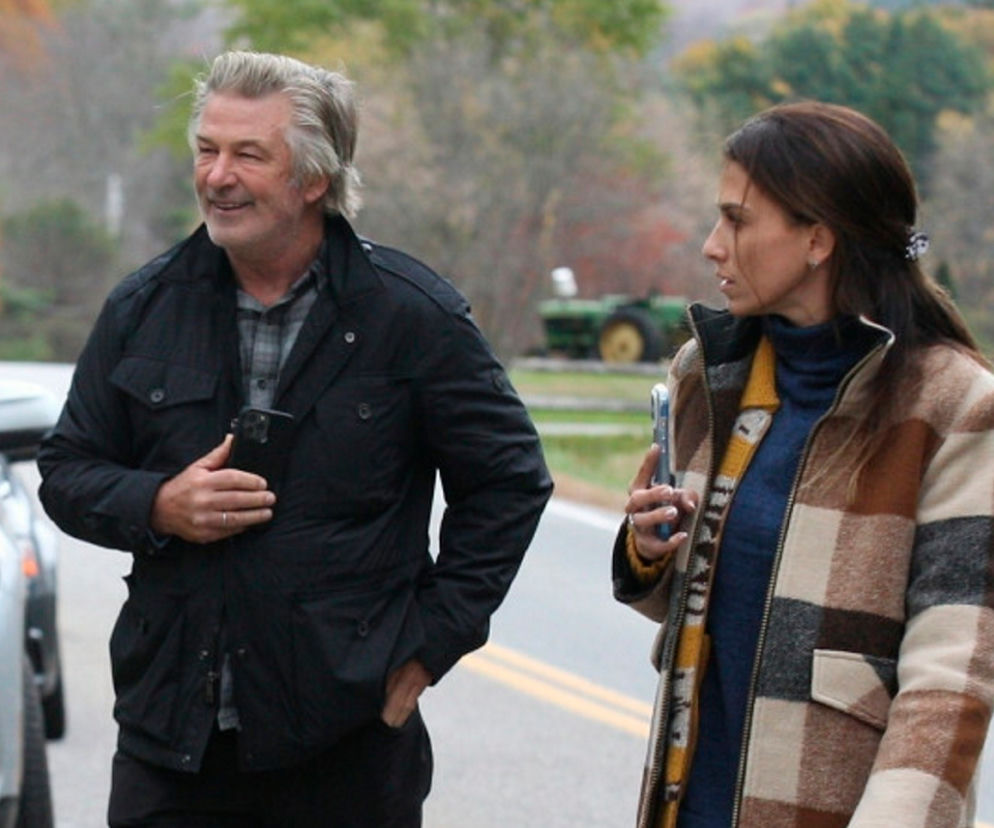 Halyna Hutchins pochowana, a Alec Baldwin świętuje z rodziną Halloween. Amerykanie oburzeni!