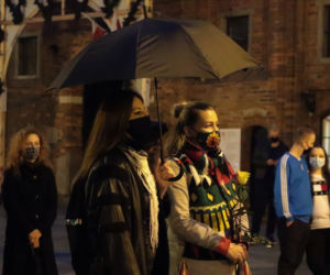 Czarny spacer ulicami Torunia 