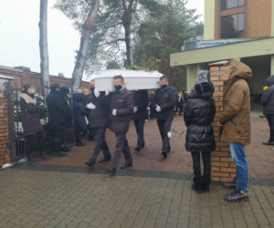 Zamordowaną Anię pochowano w białej trumience