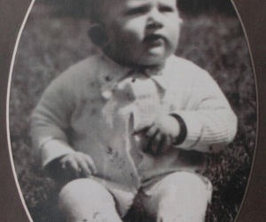 Mieczysław Hryniewicz od lat zachwyca widzów. Tak zmieniał się gwiazdor „Na Wspólnej”