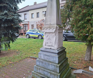 Zdemolowali pomnik żołnierzy radzieckich w Starachowicach. To nie pierwszy raz
