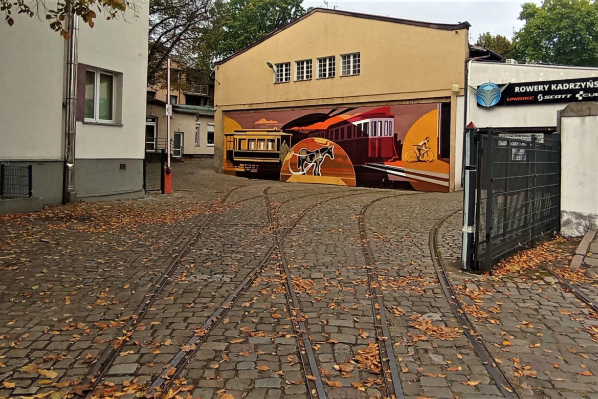 Nowy mural na zabytkowej zajezdni tramwajowej