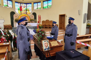 Sosnowiec: 3-letni szkrab musiał pożegnać tatę. Policjant Stanisław Winiarski zmarł przez koronawirusa