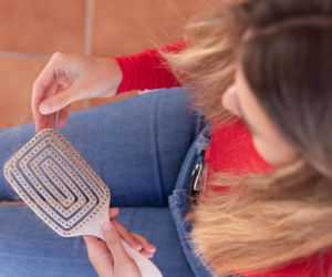 Włosy wypadają garściami? Zanim kupisz drogie wcierki, sprawdź te niedobory 