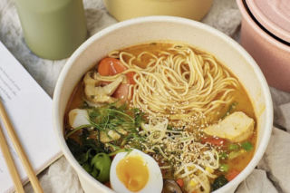 Jesień pod znakiem ramenu i rosołu. Polacy odkrywają nowe oblicze comfort food