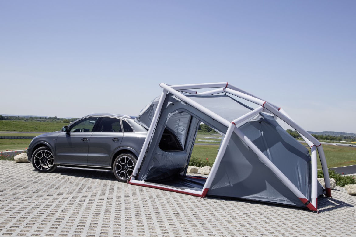 Audi Q3 z kempingowym namiotem