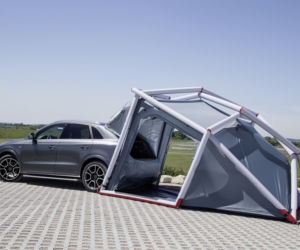 Audi Q3 z kempingowym namiotem