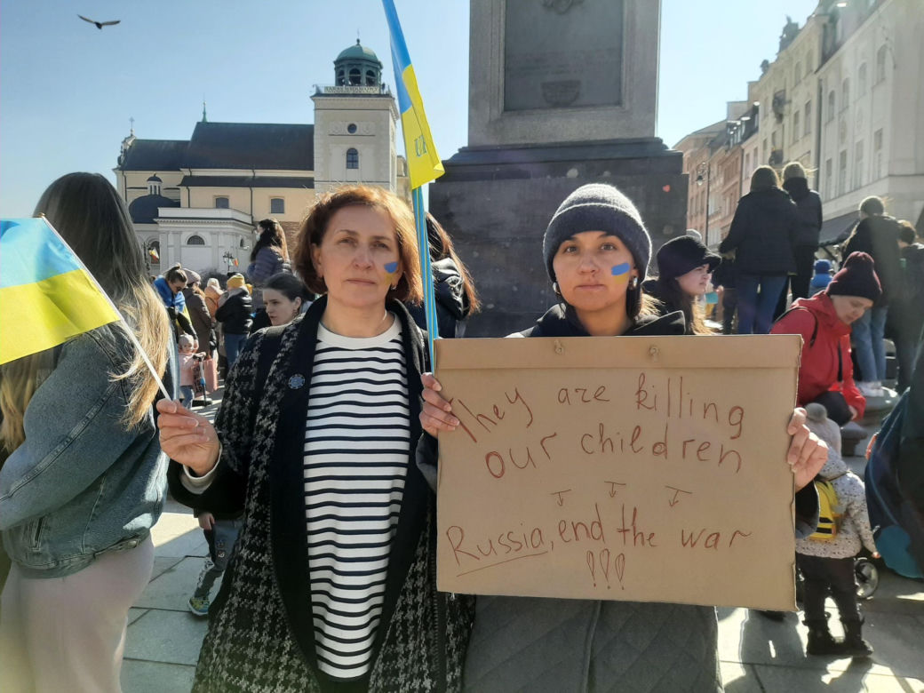 "Świecie, pomóż naszym dzieciom". Protest matek z Ukrainy przeszedł przez Warszawę