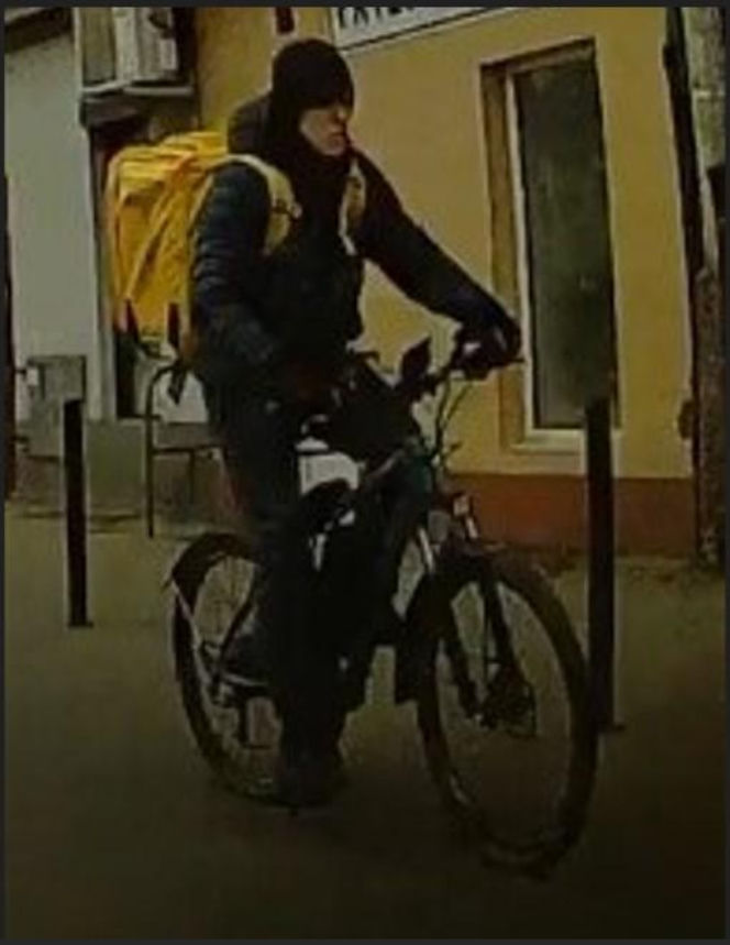 Potrącił matkę z trzymiesięcznymi bliźniaczkami i uciekł! Policja szuka dostawcy jedzenia