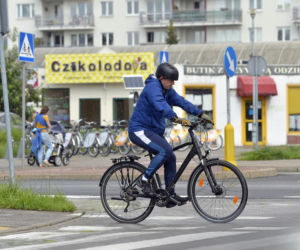 Ostatnie chwile przed wyborami: Trzaskowski na rowerze