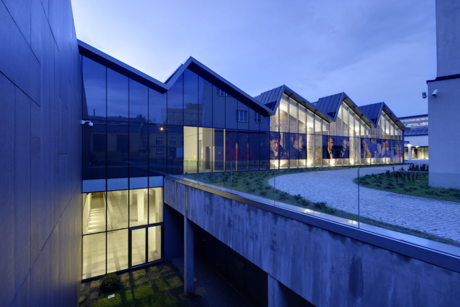 Szkło we współczesnej architekturze - MOCAK i Podziemia Rynku w Krakowie