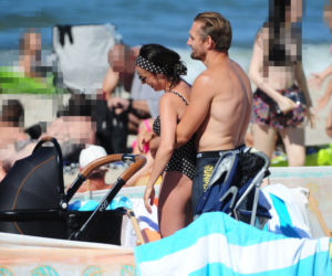 Katarzyna Glinka z rodziną na plaży w Kołobrzegu