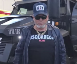Krzysztof Rutkowski kupuje opancerzony wóz