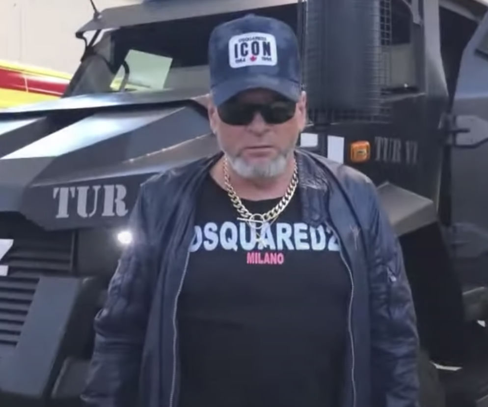Krzysztof Rutkowski kupuje opancerzony wóz