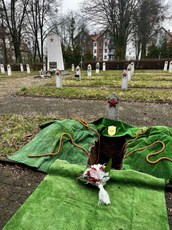 Na jego pogrzeb przyszła tylko jedna osoba. Wyjątkowo przykry widok na cmentarzu 