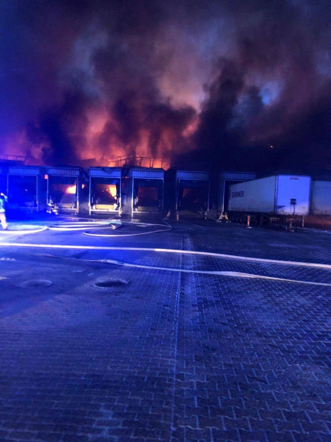 Wielki pożar hali magazynowej w Wielkopolsce