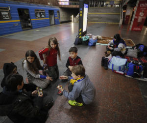 Od początku wojny żyją w metrze. To ich nowy dom i schron przed bombami 