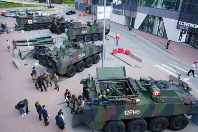 Program SAFE w Rumunii. Armia inwestuje w Piranha 5, Lynx i polskie drony Warmate