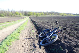 Przekroczył śmiertelną dawkę... i wsiadł na rower! „Jechał całą jezdnią”