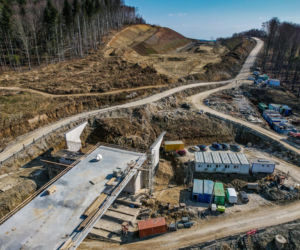 Najwyższa estakada w Polsce powstaje na S19 Babica Jawornik. Na plac budowy prowadzą serpentyny