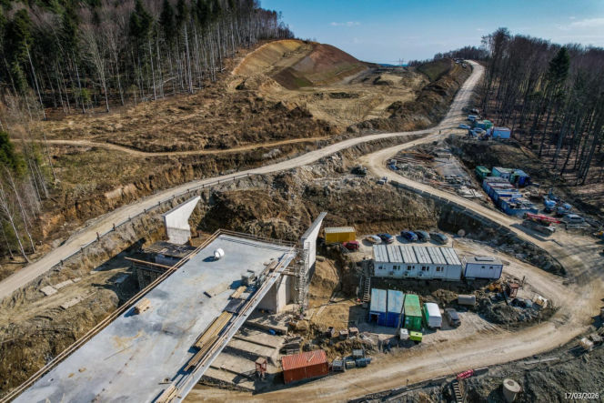 Najwyższa estakada w Polsce powstaje na S19 Babica Jawornik. Na plac budowy prowadzą serpentyny