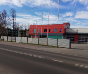 Legionowscy strażacy pokazują swoją nową remizę